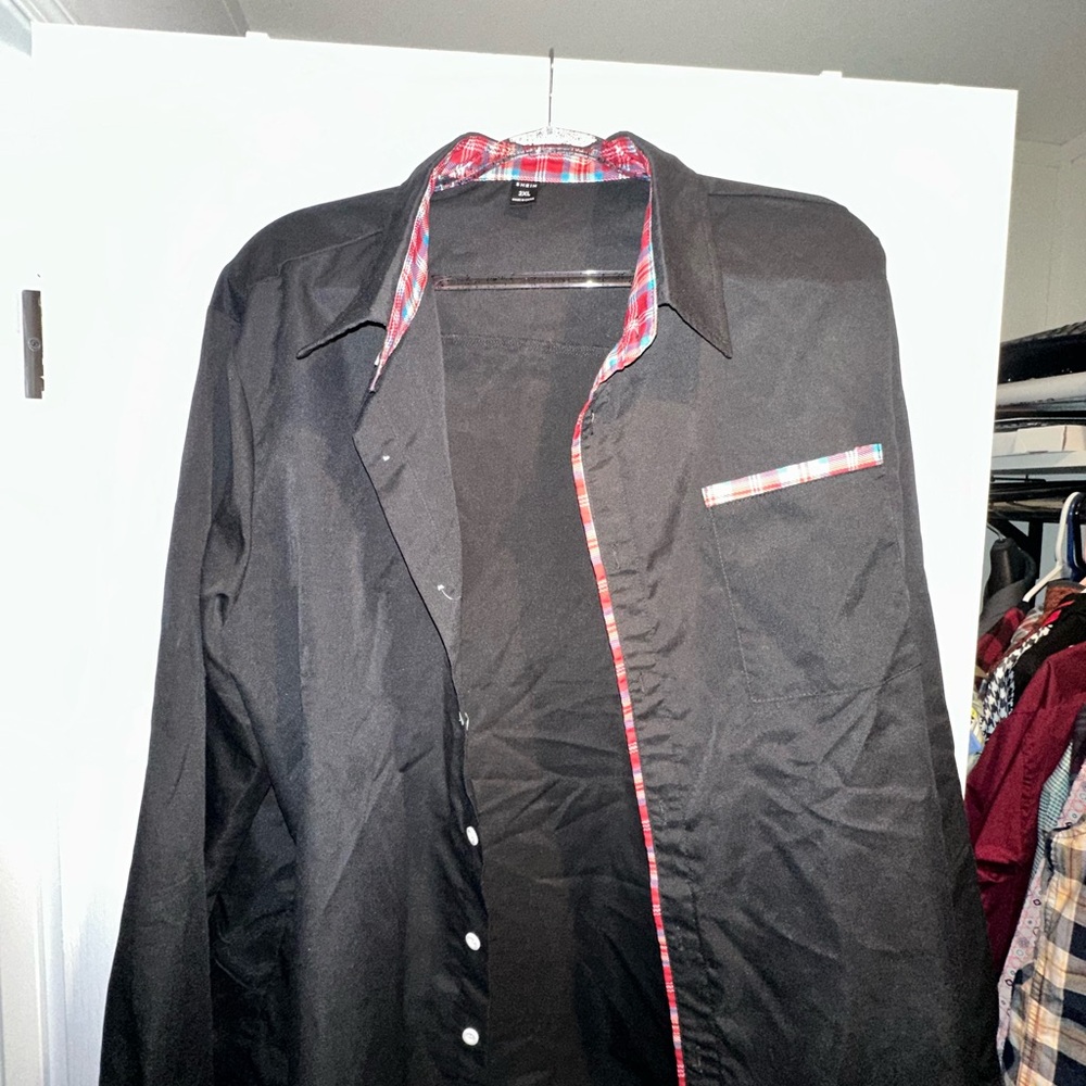 SHEIN Black Shirt with Vibrant Plaid Collar